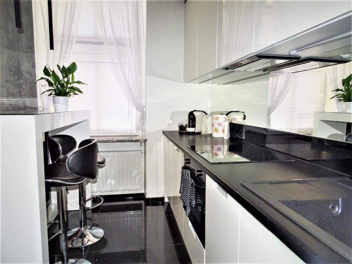 Apartament Cieplicka Apartment เยเลเนียกูรา ภายนอก รูปภาพ